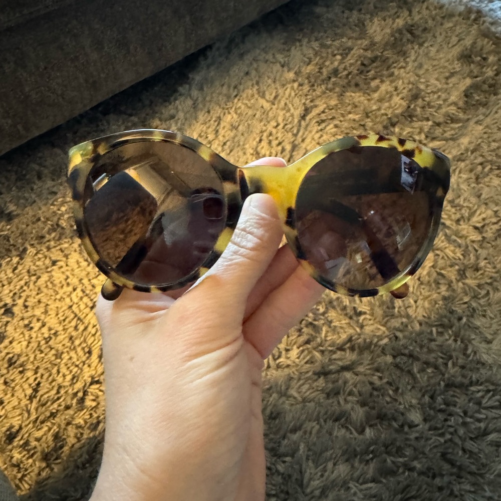 Tortoise Shell Sunglasses - Picture 3 of 5